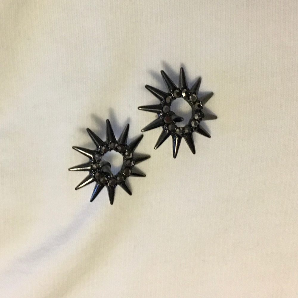 gray spike earrings
